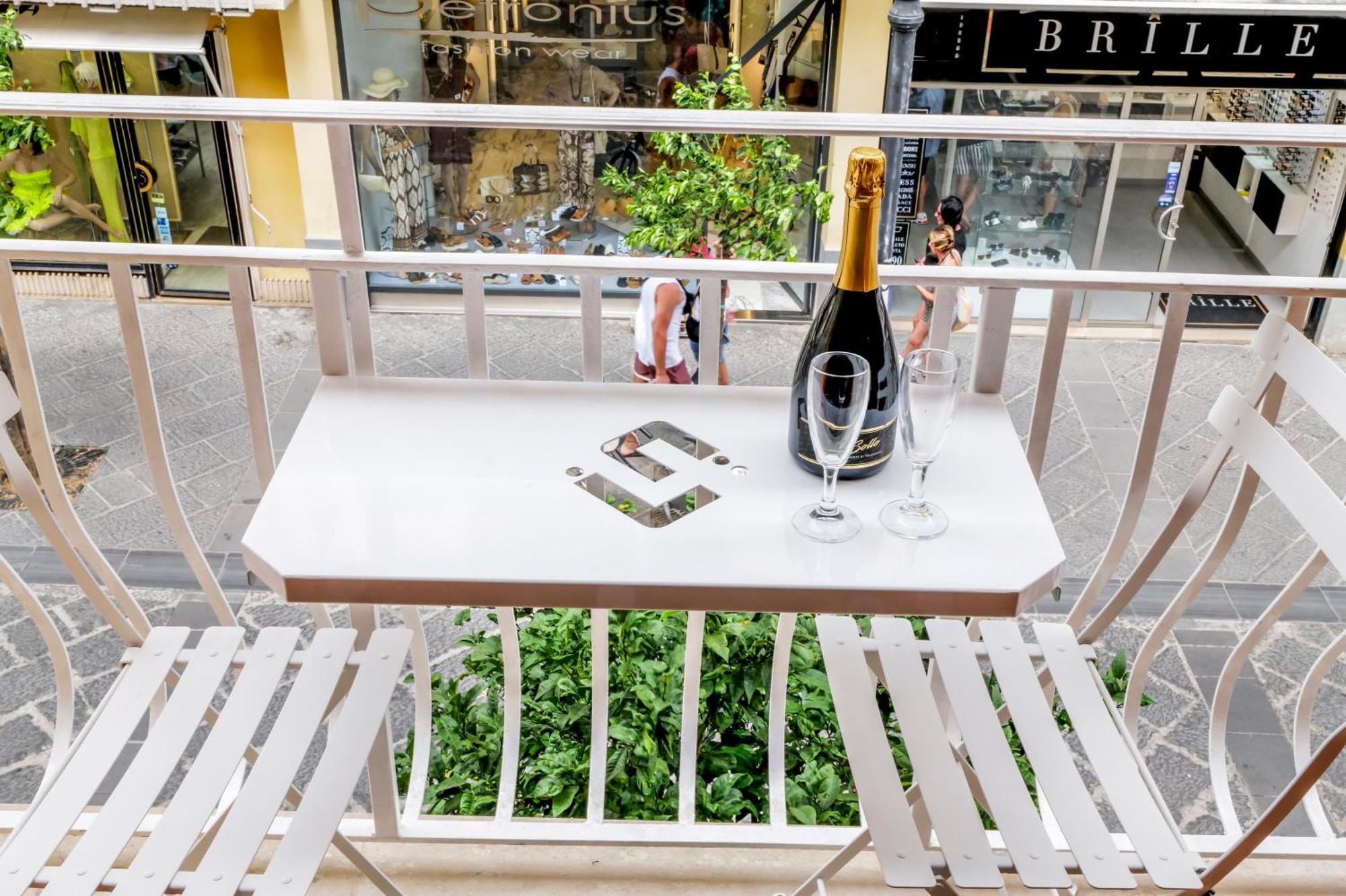 Cafe Latino Suites Sorrento Esterno foto