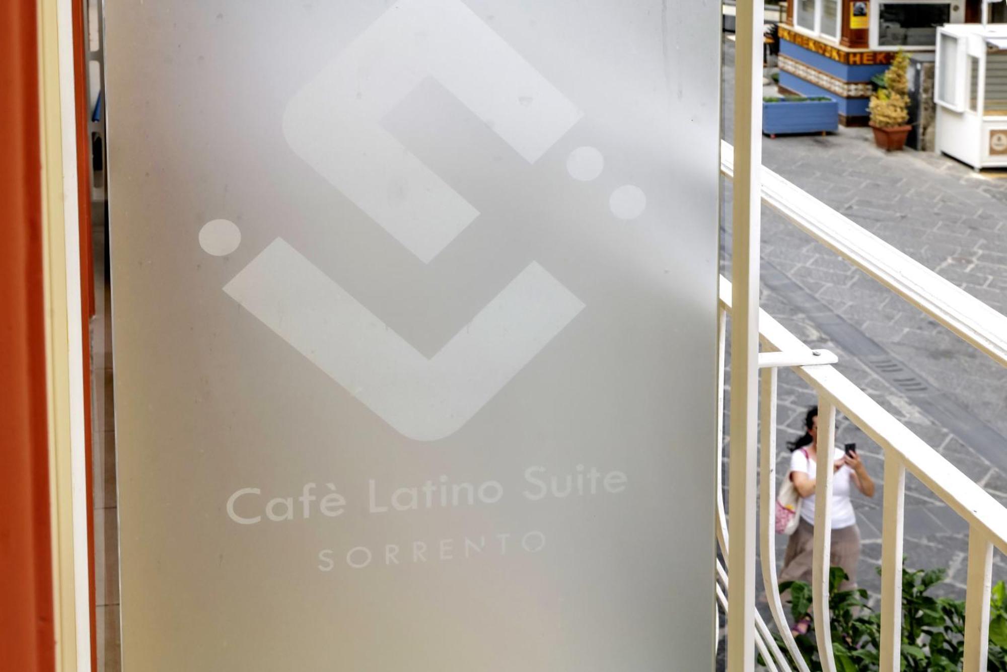Cafe Latino Suites Sorrento Esterno foto